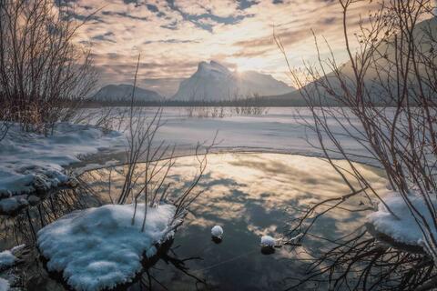 Sunrise vermillion lakes in winter