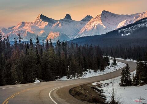 goldenhour sunrise on the icefields parkway in Jasper national park canadian rocky mountains