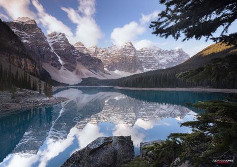 Moraine Lake in Banff National Park on a fall morning during sunrise