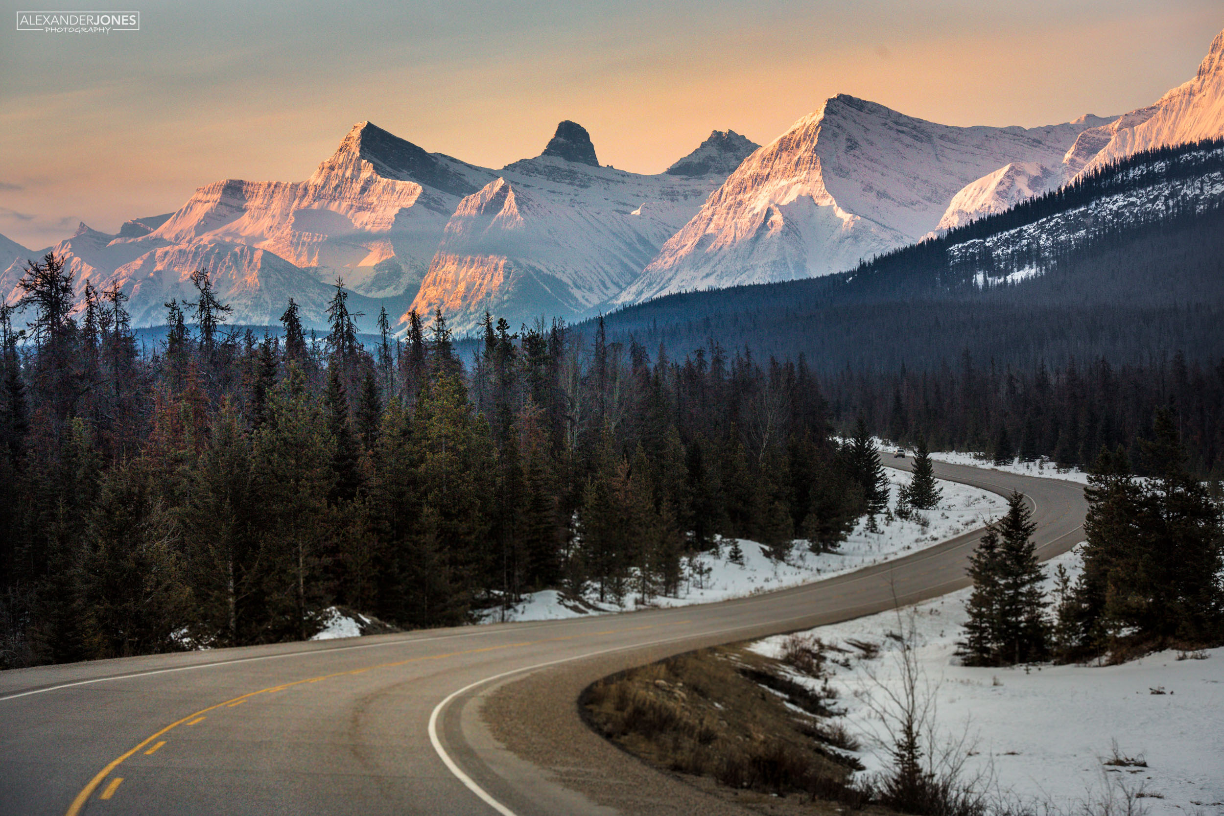 goldenhour sunrise on the icefields parkway in Jasper national park canadian rocky mountains